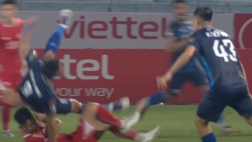 Nhâm Mạnh Dũng thoát thẻ sau khi xấu chơi Văn Lâm - Ảnh 4.