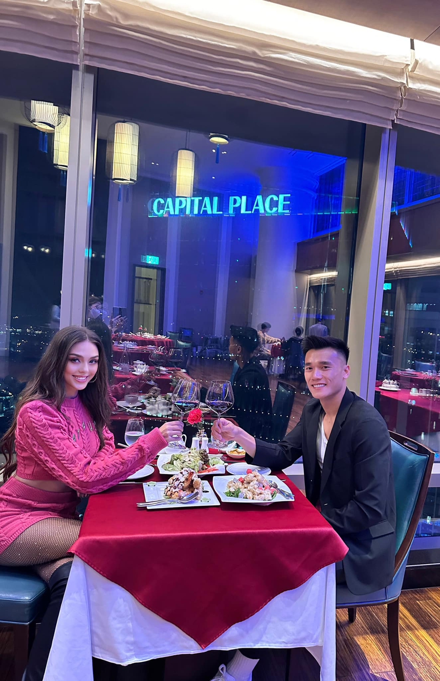 Bùi Tiến Dũng và bà xã Dianka Zakhidova dính nhau "như sam". Cả hai thường xuyên có những bữa ăn tối lãng mạn cùng nhau