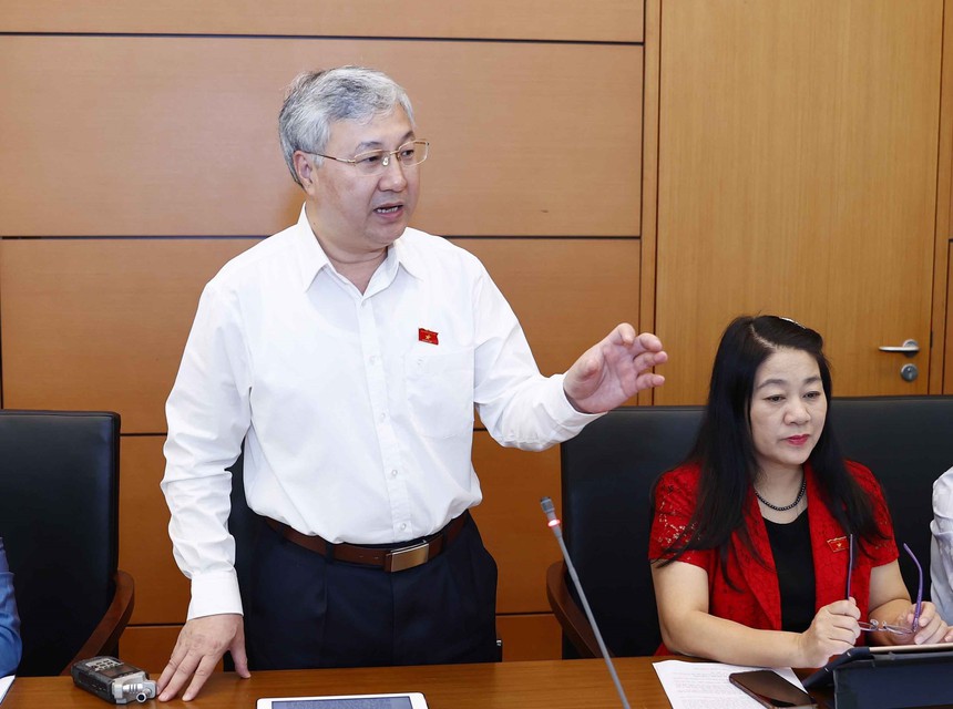 Bên lề Kỳ họp thứ 5, Quốc hội khoá XV: Cần thiết giữ giá trần vé máy bay - Ảnh 2.