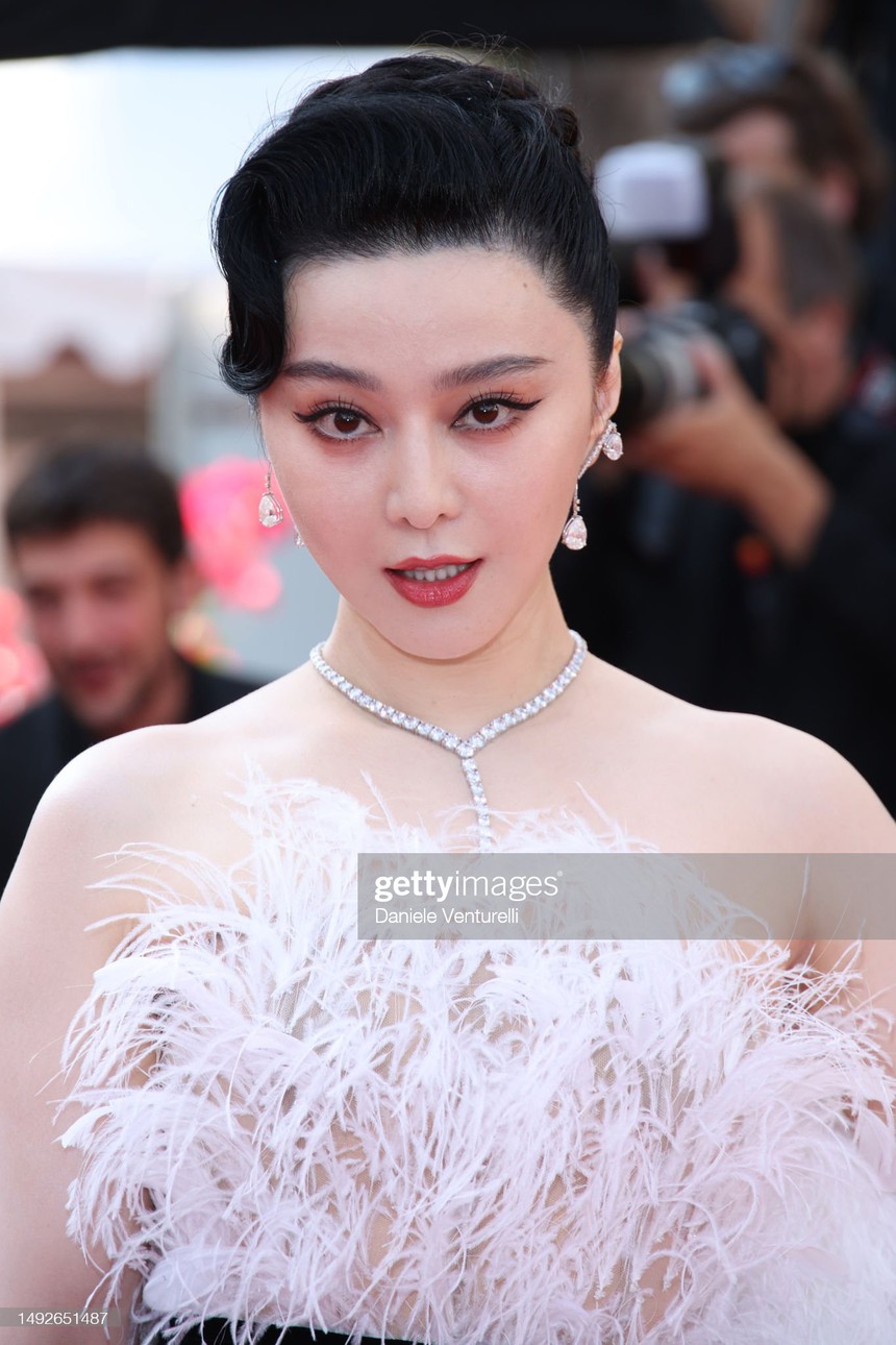 Phạm Băng Băng tiếp tục sải bước tại thảm đỏ Cannes với mẹ tỷ phú Elon Musk - Ảnh 4. Phạm Băng Băng tiếp tục sải bước tại thảm đỏ Cannes với mẹ tỷ phú Elon Musk - Ảnh 4.