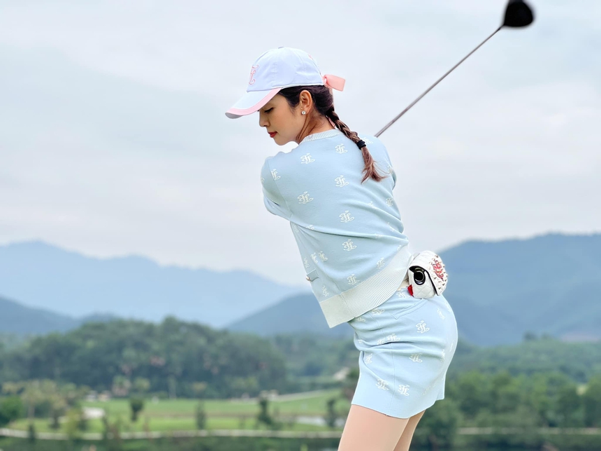 Jennifer Phạm : Hoa hậu mê golf, biến sân cỏ thành sàn diễn thời trang, tôn đường cong ai nấy phải trầm trồ - Ảnh 12.