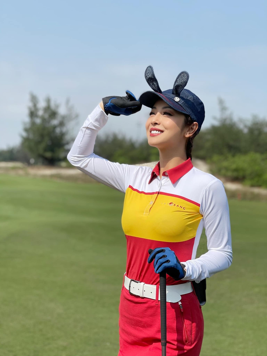 Jennifer Phạm : Hoa hậu mê golf, biến sân cỏ thành sàn diễn thời trang, tôn đường cong ai nấy phải trầm trồ - Ảnh 21.