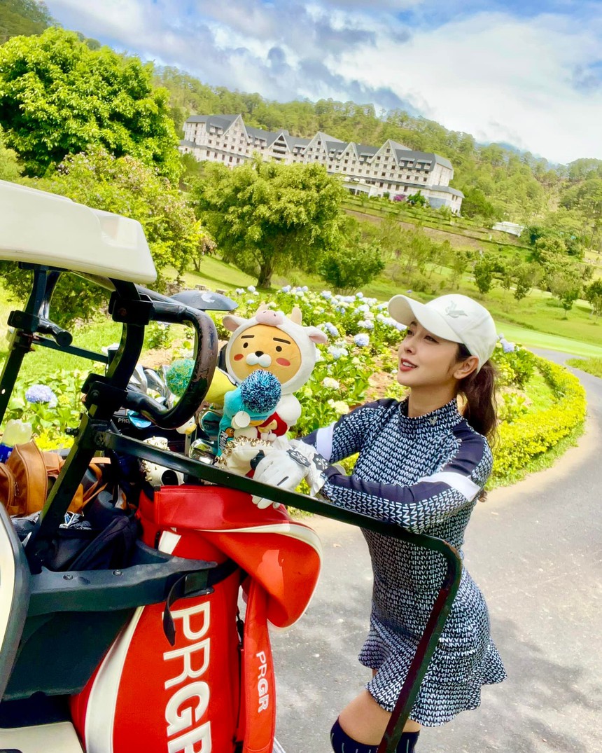 Jennifer Phạm : Hoa hậu mê golf, biến sân cỏ thành sàn diễn thời trang, tôn đường cong ai nấy phải trầm trồ - Ảnh 8.