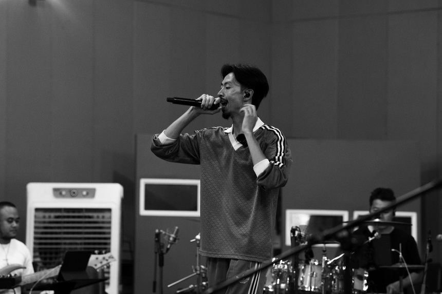 'Show của Đen' tiết lộ hình ảnh tập luyện của các khách mời - Ảnh 1. 'Show của Đen' tiết lộ hình ảnh tập luyện của các khách mời - Ảnh 1.