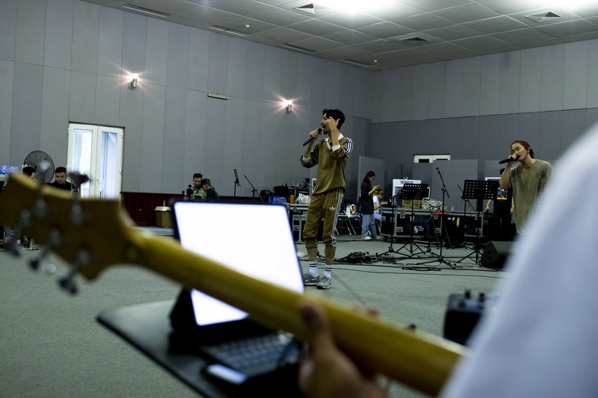 'Show của Đen' tiết lộ hình ảnh tập luyện của các khách mời - Ảnh 2. 'Show của Đen' tiết lộ hình ảnh tập luyện của các khách mời - Ảnh 2.