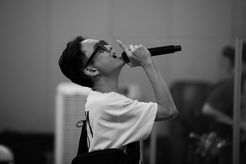 'Show của Đen' tiết lộ hình ảnh tập luyện của các khách mời - Ảnh 5. 'Show của Đen' tiết lộ hình ảnh tập luyện của các khách mời - Ảnh 5.