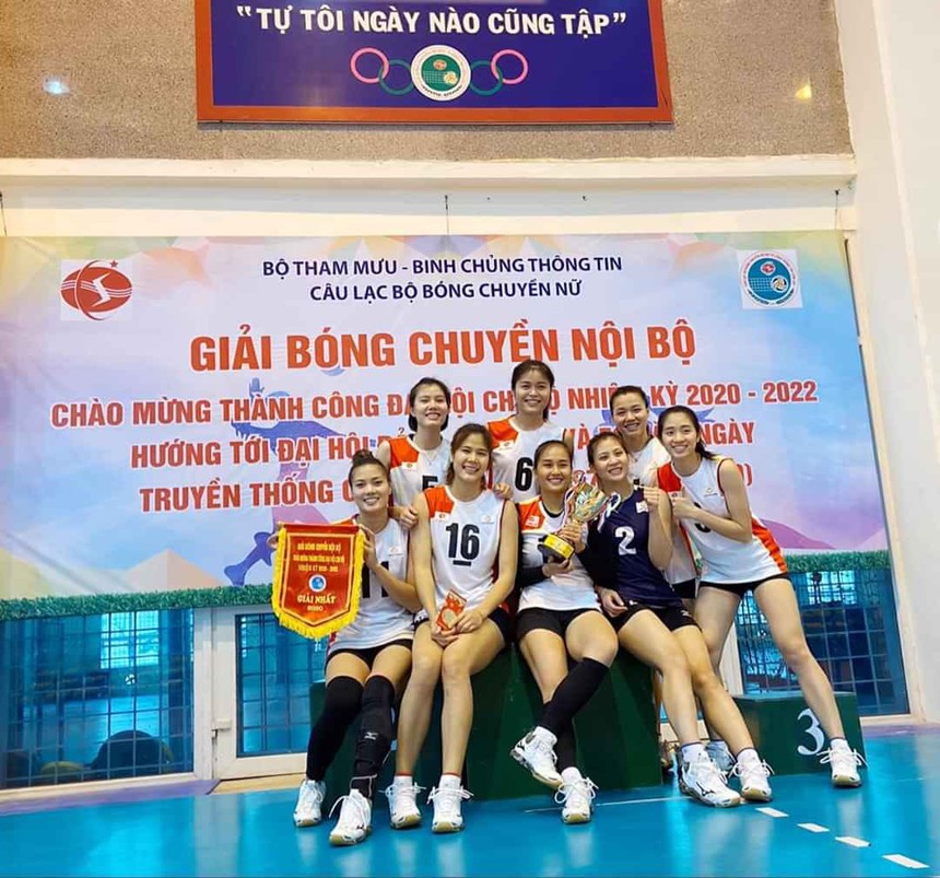 Nhan sắc Phạm Thị Huệ, chủ công 'nấm lùn' giã từ bóng chuyền sau 13 năm gắn bó - Ảnh 6. Nhan sắc Phạm Thị Huệ, chủ công 'nấm lùn' giã từ bóng chuyền sau 13 năm gắn bó - Ảnh 6.