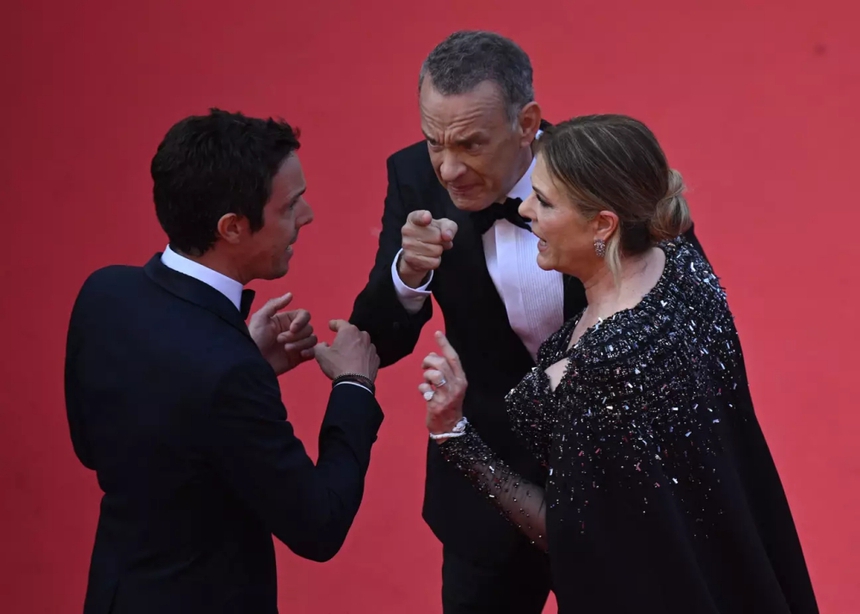 Vợ Tom Hanks lên tiếng, sự thật việc nổi cáu tại thảm đỏ LHP Cannes - Ảnh 1.