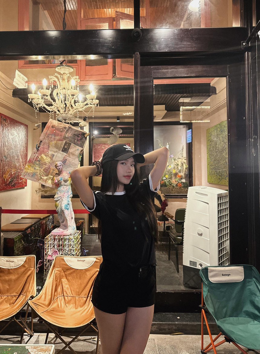 Bạn gái Văn Hậu tiếp tục khoe dáng ngọc, cộng đồng mạng chỉ có thể thốt lên 'quá xuất sắc' - Ảnh 5.