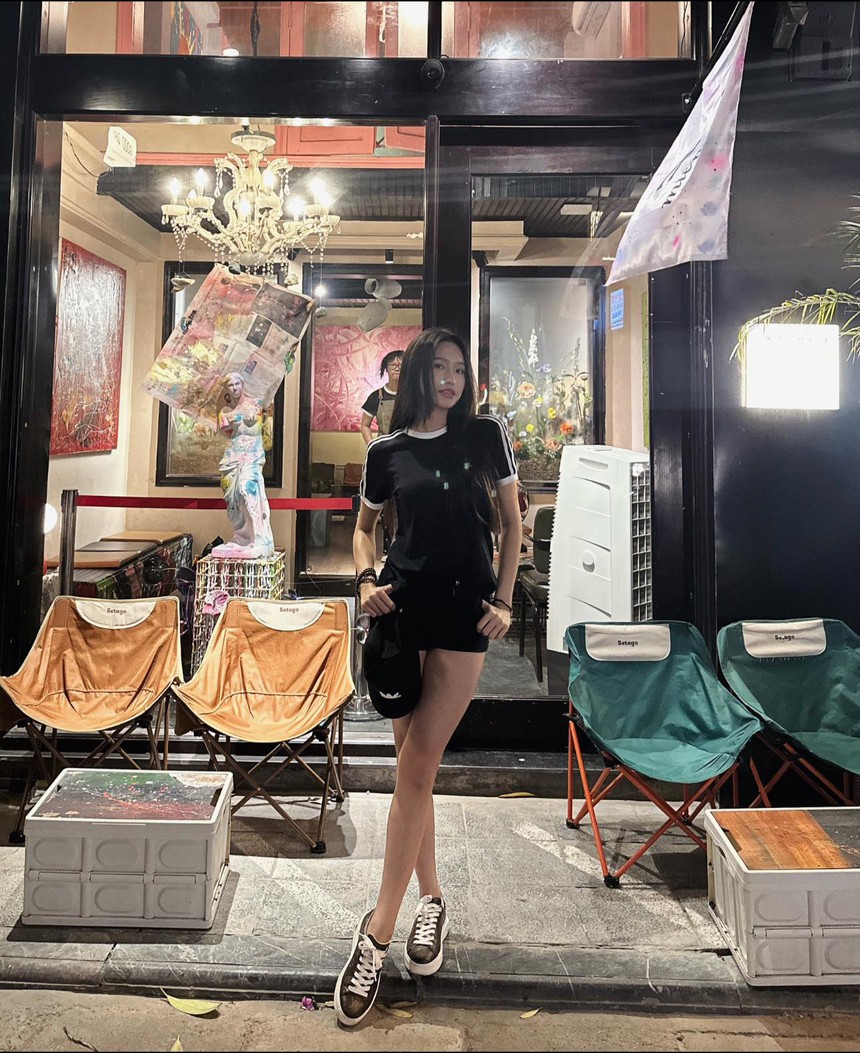 Bạn gái Văn Hậu tiếp tục khoe dáng ngọc, cộng đồng mạng chỉ có thể thốt lên 'quá xuất sắc' - Ảnh 2.