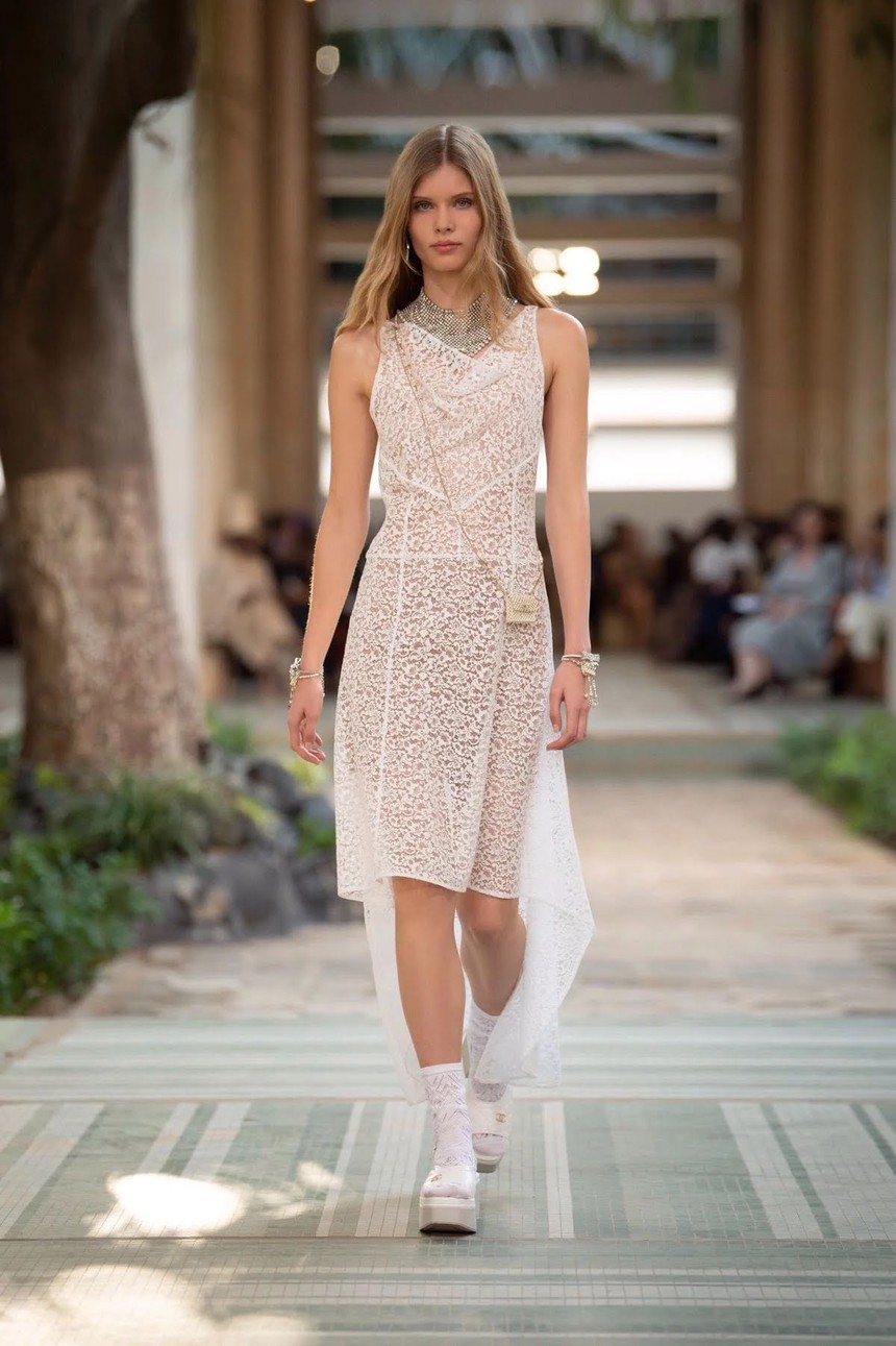 Jennie Blackpink khiến fan trầm trồ với cách diện đồ độc đáo hơn cả người mẫu - Ảnh 4. Jennie Blackpink khiến fan trầm trồ với cách diện đồ độc đáo hơn cả người mẫu - Ảnh 4.