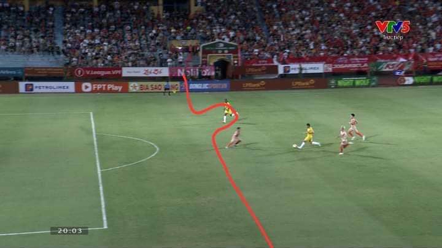 Rộ ảnh chế pha bắt việt vị của trọng tài khiến SLNA bị 'cướp trắng' bàn thắng trước CAHN FC - Ảnh 4.