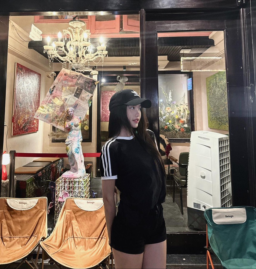 Bạn gái Văn Hậu tiếp tục khoe dáng ngọc, cộng đồng mạng chỉ có thể thốt lên 'quá xuất sắc' - Ảnh 3.