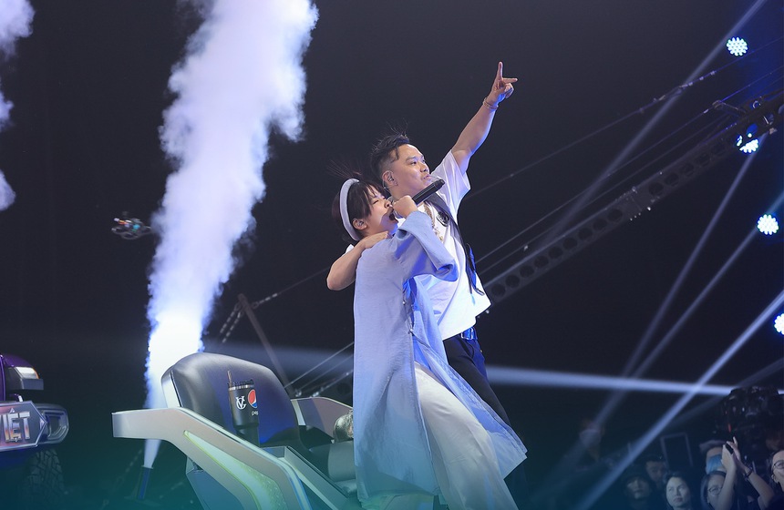 Rap Việt mùa 3 tập 1:  Andree ‘trắng tay’, thí sinh 17 tuổi khiến khán giả bùng nổ - Ảnh 6.