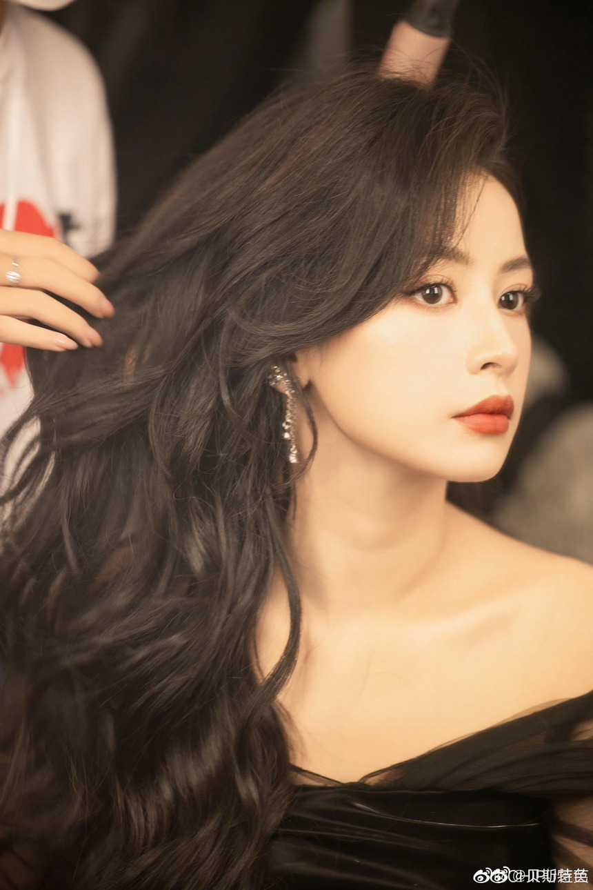 'Thuyền' Amber - Chi Pu có nguy cơ 'chìm' vì vị tỷ tỷ này - Ảnh 10.