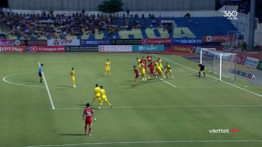 Ngoại binh tỏa sáng, Thanh Hóa lội ngược dòng kịch tính trước Viettel, củng cố ngôi đầu trên BXH V-League - Ảnh 2.