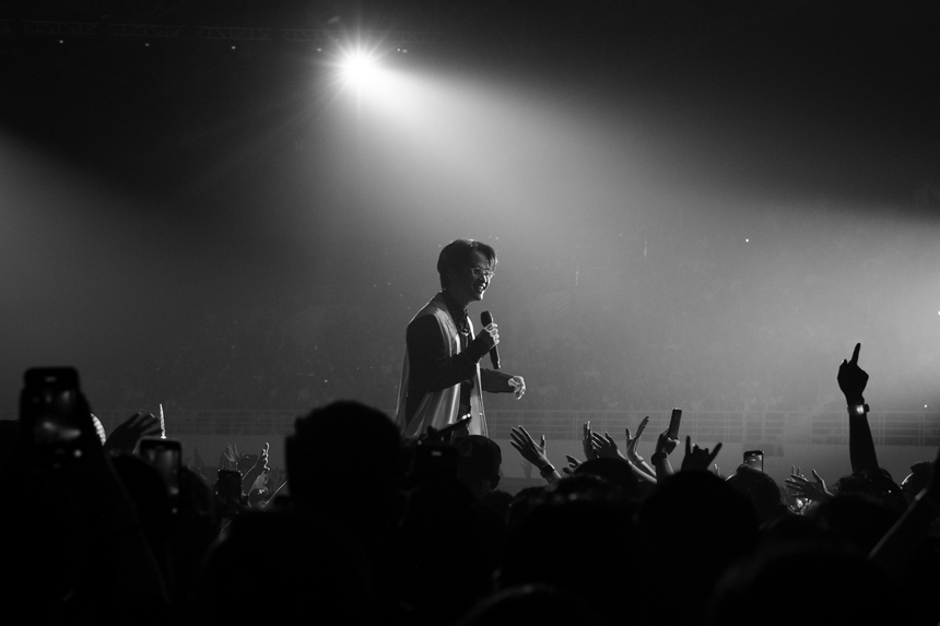 Bữa tiệc đa màu sắc trong 'Show của Đen' - Ảnh 7. Bữa tiệc đa màu sắc trong 'Show của Đen' - Ảnh 7.