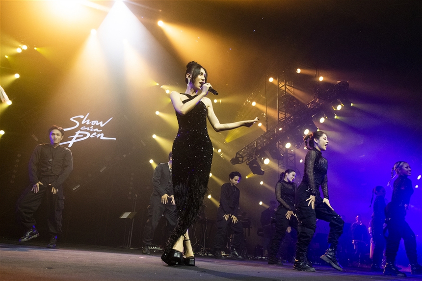 Bữa tiệc đa màu sắc trong 'Show của Đen' - Ảnh 2. Bữa tiệc đa màu sắc trong 'Show của Đen' - Ảnh 2.