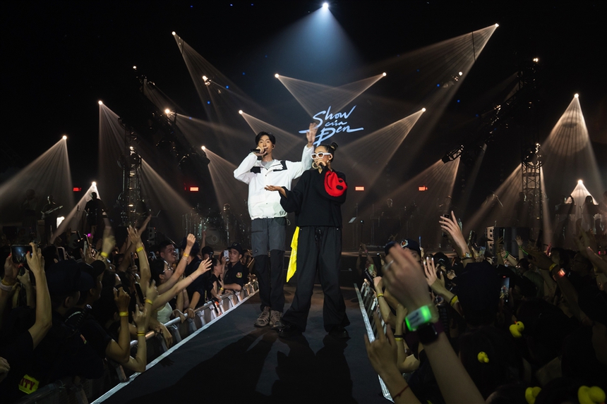 Bữa tiệc đa màu sắc trong 'Show của Đen' - Ảnh 6. Bữa tiệc đa màu sắc trong 'Show của Đen' - Ảnh 6.