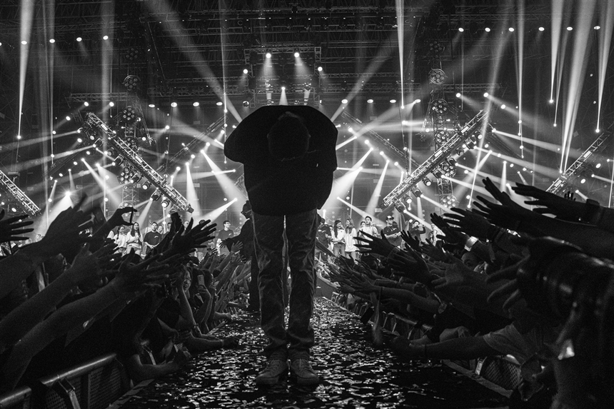 Bữa tiệc đa màu sắc trong 'Show của Đen' - Ảnh 11. Bữa tiệc đa màu sắc trong 'Show của Đen' - Ảnh 11.