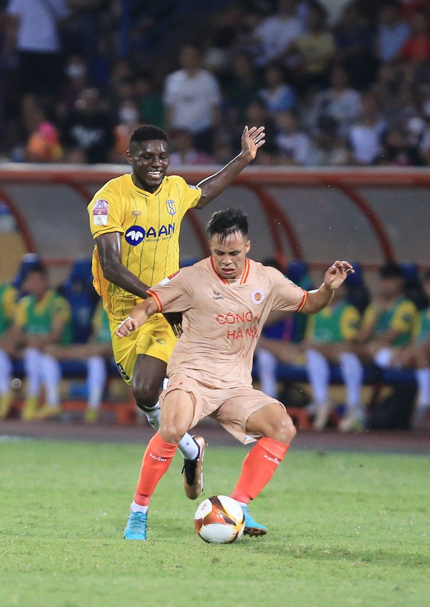 "Đội sổ" vì bỏ người cũ, HLV Vũ Tiến Thành tiếc học trò Thanh Hoá, Công an Hà Nội - Ảnh 2.