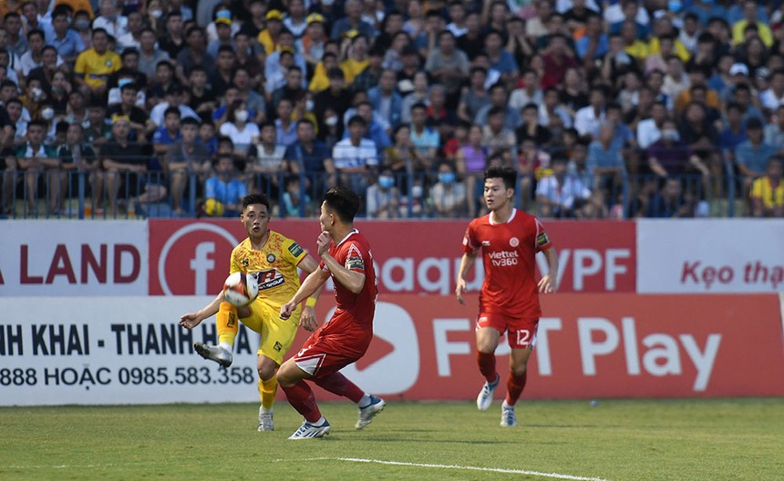 "Đội sổ" vì bỏ người cũ, HLV Vũ Tiến Thành tiếc học trò Thanh Hoá, Công an Hà Nội - Ảnh 1.