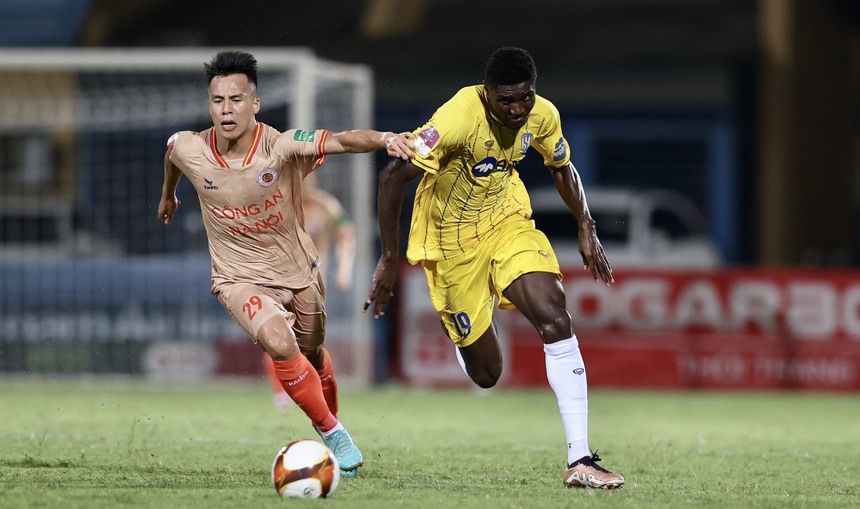 CLB Công an Hà Nội bị phạt 15 triệu vì lỗi kỹ thuật - Ảnh 2. CLB Công an Hà Nội bị phạt 15 triệu vì lỗi kỹ thuật - Ảnh 2.