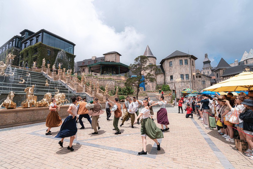Sun World Ba Na Hills tung chuỗi lễ hội "Ba Na Wow Summer" hấp dẫn chưa từng có - Ảnh 4. Sun World Ba Na Hills tung chuỗi lễ hội "Ba Na Wow Summer" hấp dẫn chưa từng có - Ảnh 4.