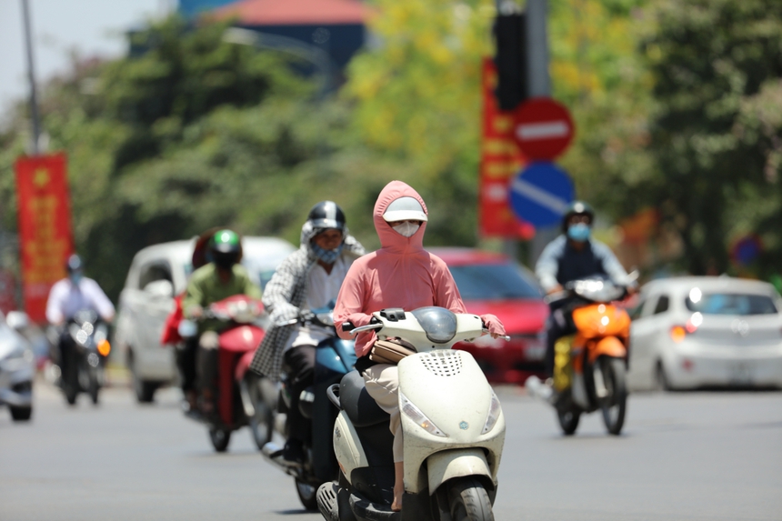 Bắc Bộ và Trung Bộ nắng nóng, nhiệt độ cao nhất 37 độ C - Ảnh 1.