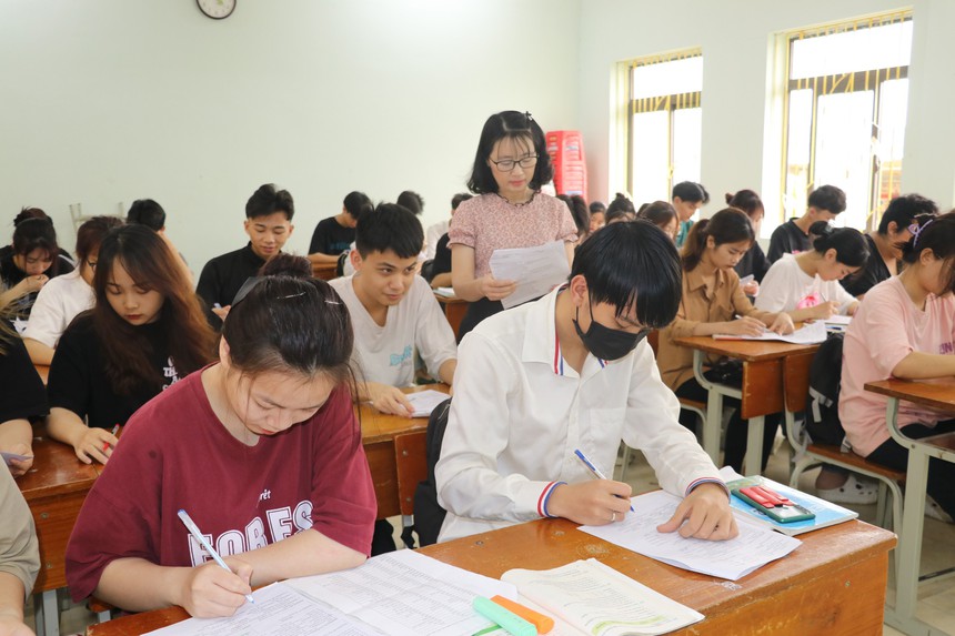 Phối hợp tổ chức tốt Kỳ thi tốt nghiệp Trung học Phổ thông và tuyển sinh đại học 2023 - Ảnh 2.