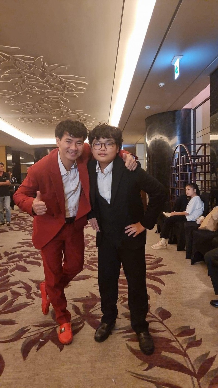 Từ cậu bé "láu tôm láu cá" nổi tiếng với loạt meme huyền thoại, Bi Béo giờ đã lột xác thành "soái ca", theo đuổi style ăn mặc đậm chất chủ tịch - Ảnh 4.