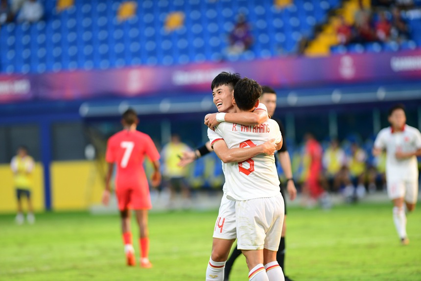Bóng đá SEA Games ngày 3/5: HLV U22 Singapore chỉ ra sự khác biệt giữa U22 Việt Nam và Thái Lan - Ảnh 3. Bóng đá SEA Games ngày 3/5: HLV U22 Singapore chỉ ra sự khác biệt giữa U22 Việt Nam và Thái Lan - Ảnh 3.