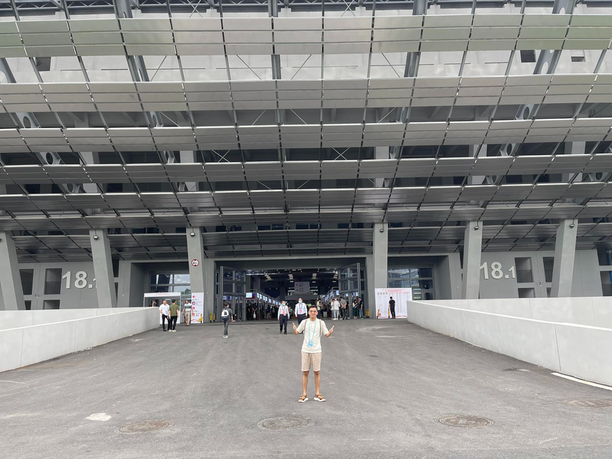 Cùng đi Trung Quốc nhưng lại trái ngược như Chi Pu - PewPew: người check-in sang chảnh, người ăn thịt chấm đường vỉa hè - Ảnh 11. Cùng đi Trung Quốc nhưng lại trái ngược như Chi Pu - PewPew: người check-in sang chảnh, người ăn thịt chấm đường vỉa hè - Ảnh 11.