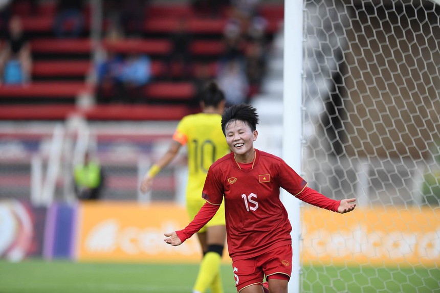 Tuyển Việt Nam hạ gục Malaysia bằng 3 cú đòn chớp nhoáng, mở ra cơ hội tiến vào bán kết - Ảnh 2.