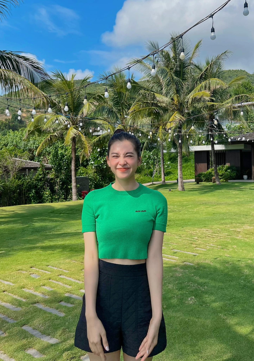 Hoa hậu vướng tin hẹn hò "ông chủ Trung Nguyên": Là gen Z toàn sắc toàn tài, sống sang chảnh trong căn nhà 10 tỷ đồng - Ảnh 2.