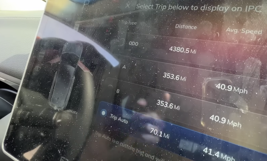 Chủ kênh YouTube giữ kỷ lục chạy xe VinFast VF8 xa nhất ở Mỹ: Muốn nhiều người Mỹ biết xe điện Việt Nam - Ảnh 2.