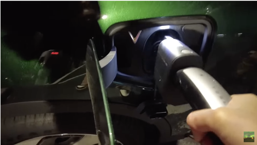 Chủ kênh YouTube giữ kỷ lục chạy xe VinFast VF8 xa nhất ở Mỹ: Muốn nhiều người Mỹ biết xe điện Việt Nam - Ảnh 5.