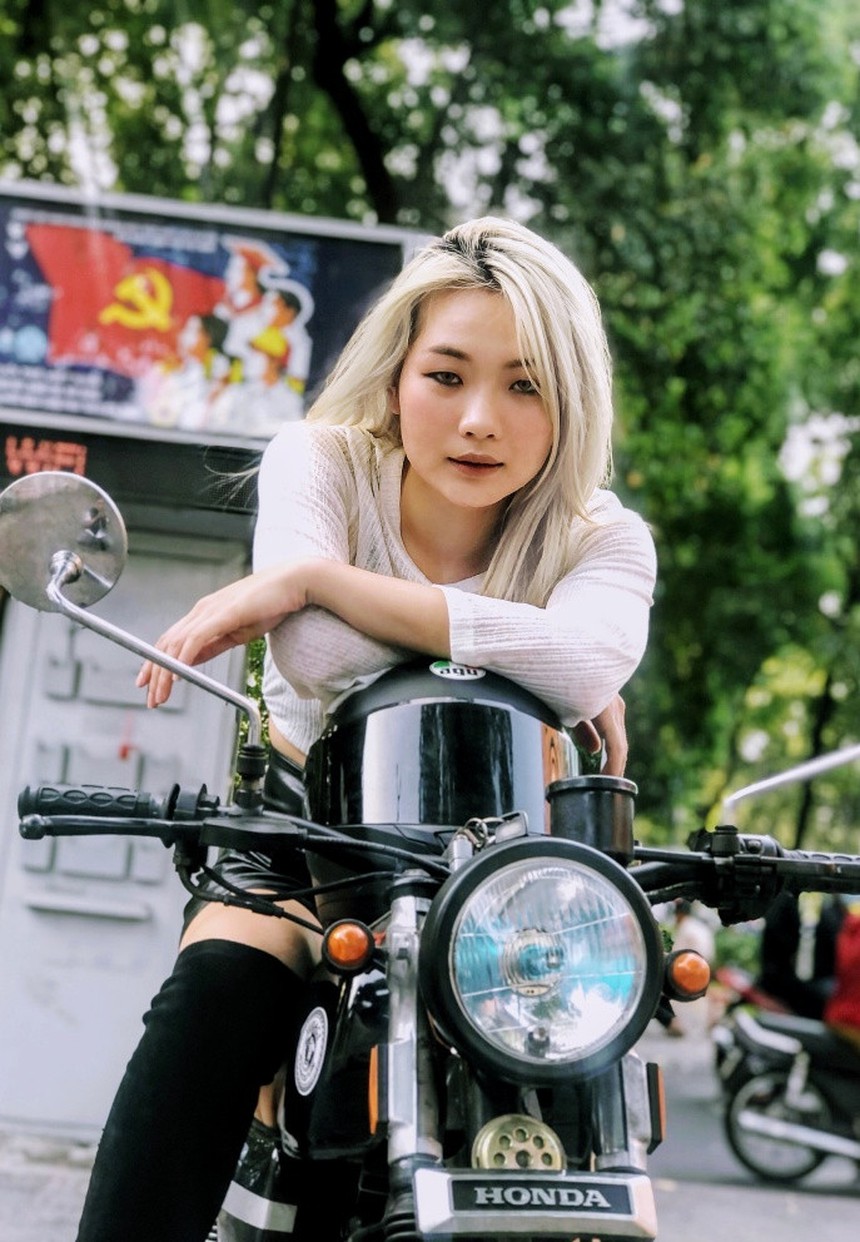 Sao nữ bị phong ấn nhan sắc trong Lật mặt khiến dân tình choáng với vẻ ngoài đời, ăn mặc trẻ trung - Ảnh 7.