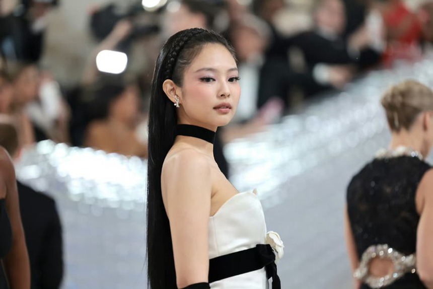 “Đột nhập” hậu trường Jennie chuẩn bị cho Met Gala 2023: Làn da của mỹ nhân BLACKPINK trước khi trang điểm gây bất ngờ - Ảnh 8.