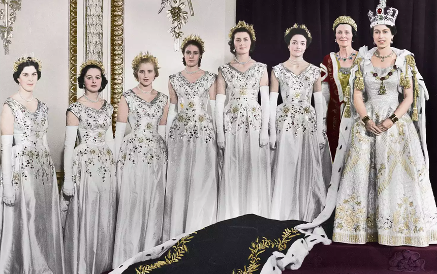 Kate “phá bỏ” truyền thống khi không đội vương miện vào lễ đăng quang? - Ảnh 3. Kate “phá bỏ” truyền thống khi không đội vương miện vào lễ đăng quang? - Ảnh 3.