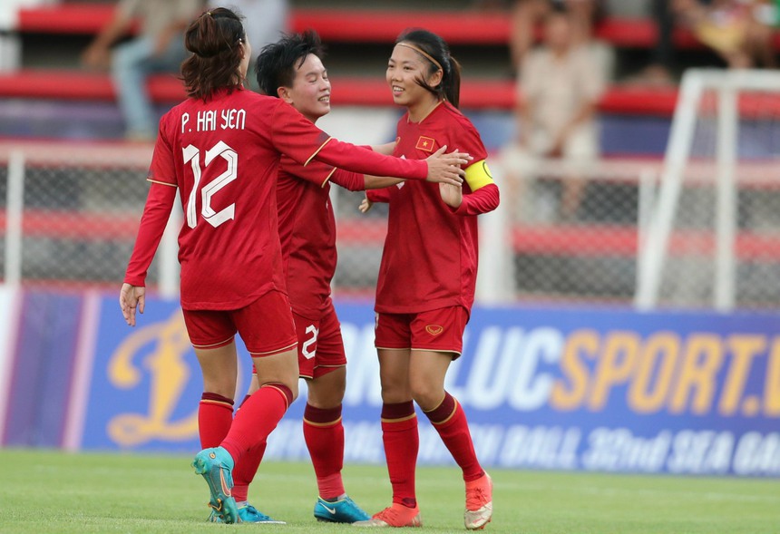 Quả nhiên là những cô gái vàng: Tuyển nữ Việt Nam lập mưa bàn thắng trong ngày đầu ra quân ở SEA Games 32 - Ảnh 11. Quả nhiên là những cô gái vàng: Tuyển nữ Việt Nam lập mưa bàn thắng trong ngày đầu ra quân ở SEA Games 32 - Ảnh 11.