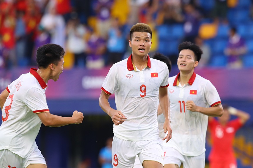 SEA Games 32: U22 Việt Nam 'thổi bay' U22 Singapore, báo Indonesia chỉ ra điểm lợi hại của HLV Troussier - Ảnh 1.