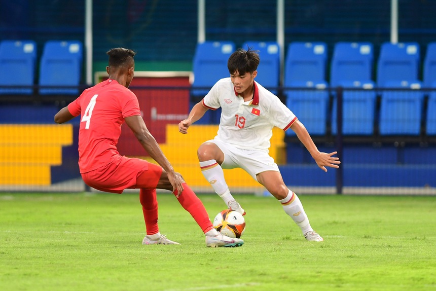 May mắn lại gọi tên, tiền đạo CLB Hà Nội tiếp tục mở ra chiến thắng cho U22 Việt Nam - Ảnh 4. May mắn lại gọi tên, tiền đạo CLB Hà Nội tiếp tục mở ra chiến thắng cho U22 Việt Nam - Ảnh 4.