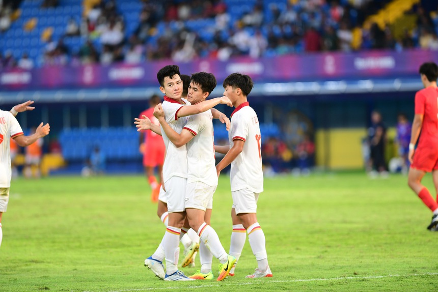 Tiến Long 'đốt lưới' khó tin, U22 Việt Nam vẫn thắng dễ U22 Singapore - Ảnh 5.