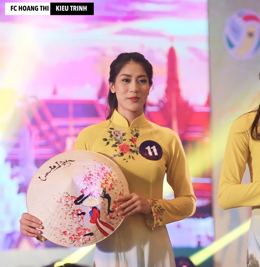 Hot girl bóng chuyền Kiều Trinh xinh đẹp trong tà áo dài, người hâm mộ cứ tưởng đang thi hoa hậu - Ảnh 2. Hot girl bóng chuyền Kiều Trinh xinh đẹp trong tà áo dài, người hâm mộ cứ tưởng đang thi hoa hậu - Ảnh 2.