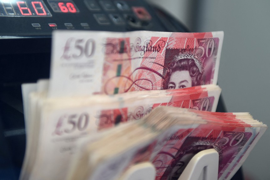 Nhiều tổ chức kêu gọi Chính phủ Anh áp thuế đối với các gia đình giàu có - Ảnh 1.