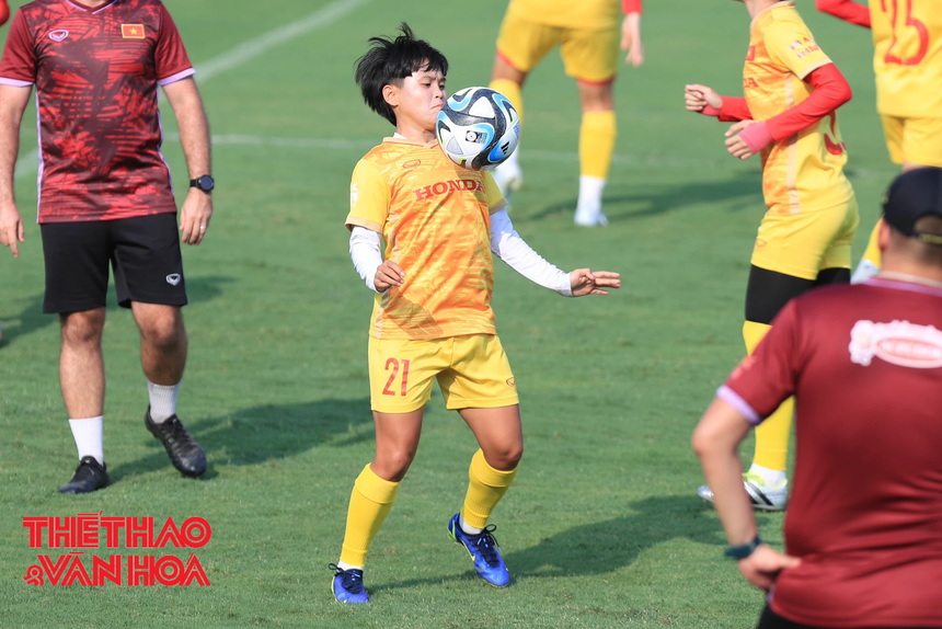 Cô gái 1m52 của tuyển nữ Việt Nam: ‘Mình nhỏ con thì phải nhanh, kỹ thuật mới qua người được’ - Ảnh 2. Cô gái 1m52 của tuyển nữ Việt Nam: ‘Mình nhỏ con thì phải nhanh, kỹ thuật mới qua người được’ - Ảnh 2.