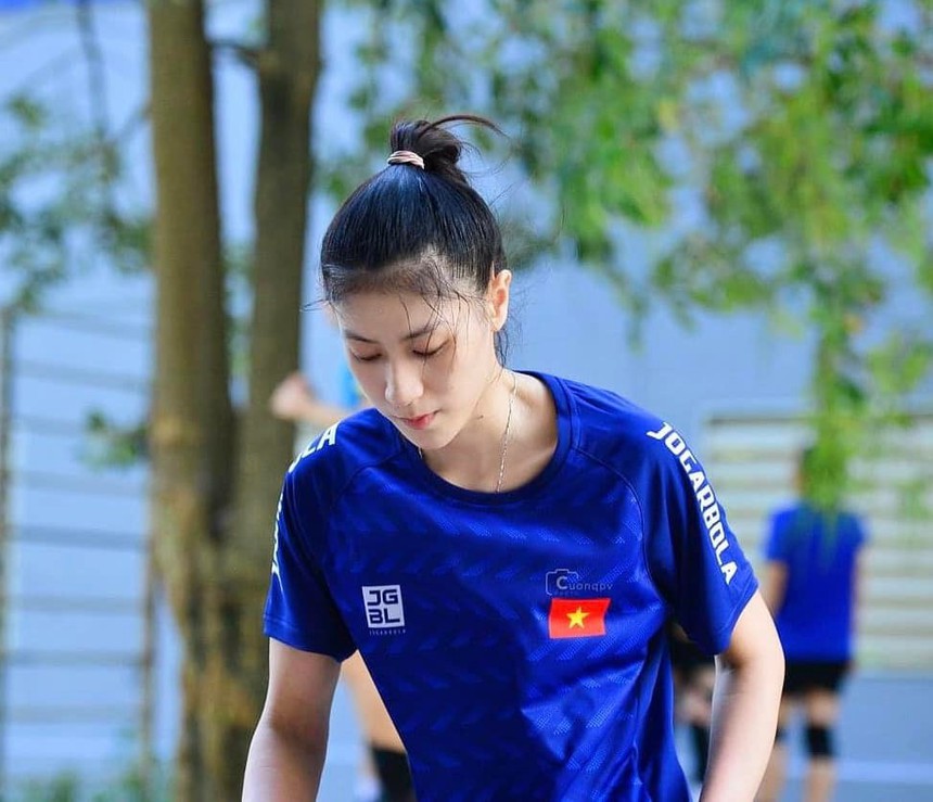 Hot girl bóng chuyền Kiều Trinh xinh đẹp trong tà áo dài, người hâm mộ cứ tưởng đang thi hoa hậu - Ảnh 6. Hot girl bóng chuyền Kiều Trinh xinh đẹp trong tà áo dài, người hâm mộ cứ tưởng đang thi hoa hậu - Ảnh 6.