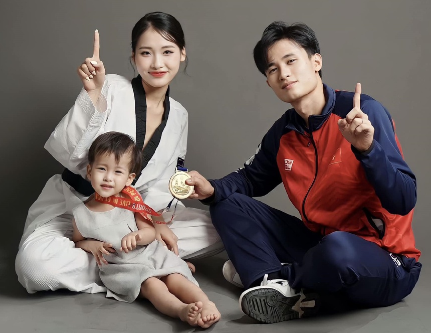 Gia đình hạnh phúc của vợ chồng VĐV Nguyễn Trung Cường và Vũ Ngọc Ánh