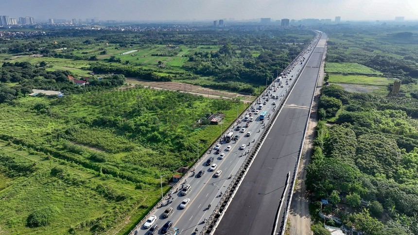 Hình ảnh hợp long cầu Vĩnh Tuy 2 vượt sông Hồng nhìn từ trên cao - Ảnh 4.